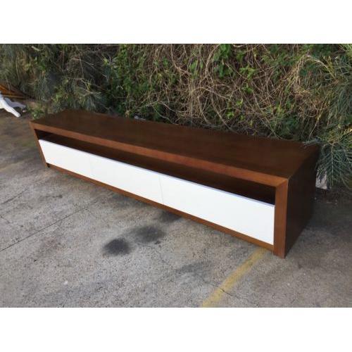 GLENFIELD 3 DRAWERS TASSIE OAK TV/ENTERTAINMNET UNIT